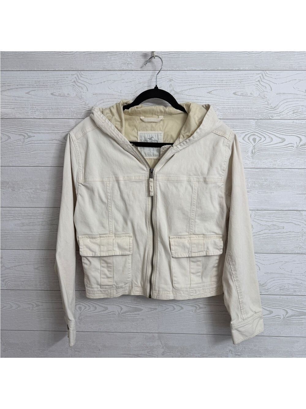 Hollister Women’s Cream Boxy Zip Up Hoodie Jacket. Size L